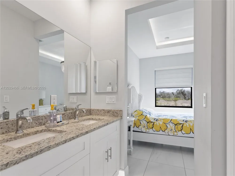 490 NW 37 AV. Naples, FL 34120