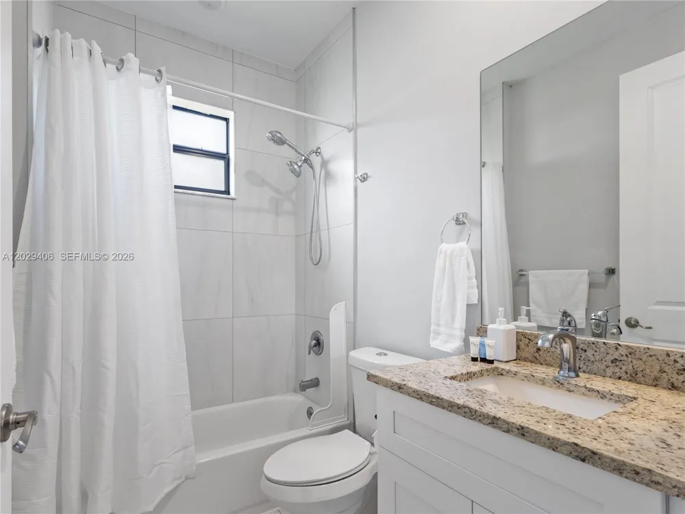 490 NW 37 AV. Naples, FL 34120