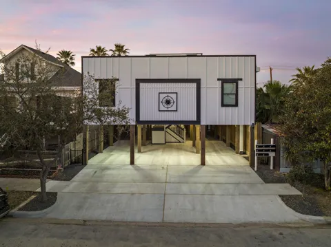 808 Sealy Avenue