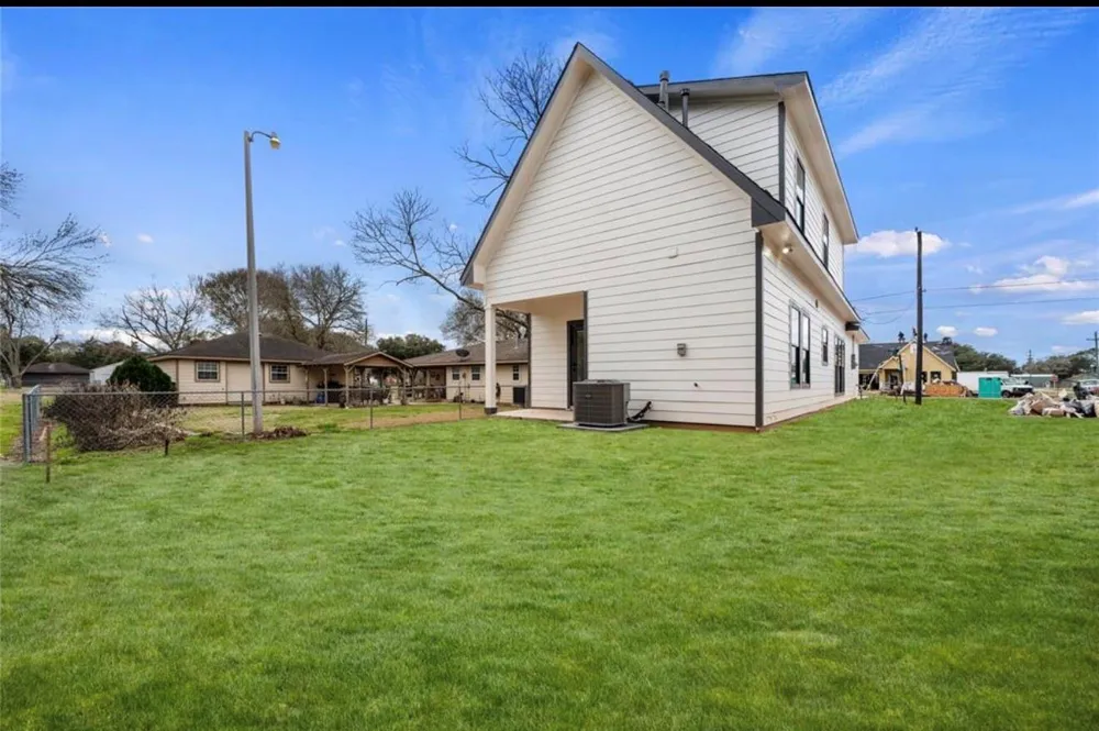 205 S Second Street Beasley, TX 77417