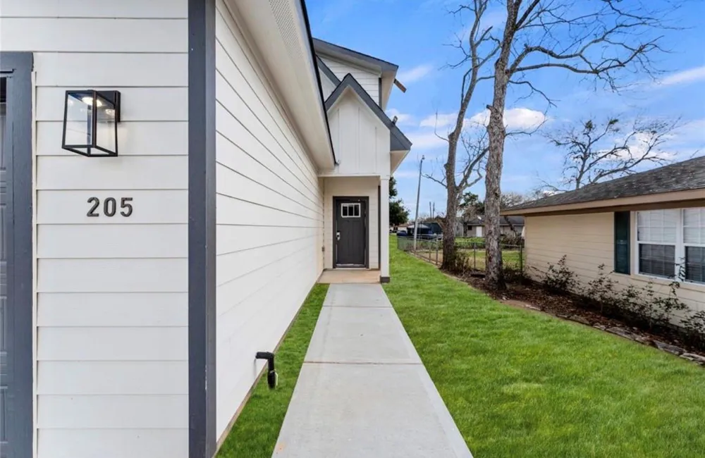 205 S Second Street Beasley, TX 77417