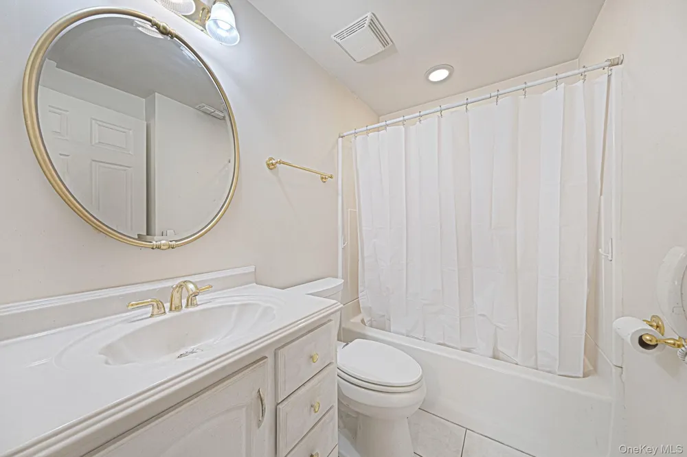 301 Birchwood Road Medford, NY 11763