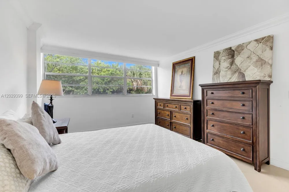 16518 NE 26th Ave #202 North Miami Beach, FL 33160