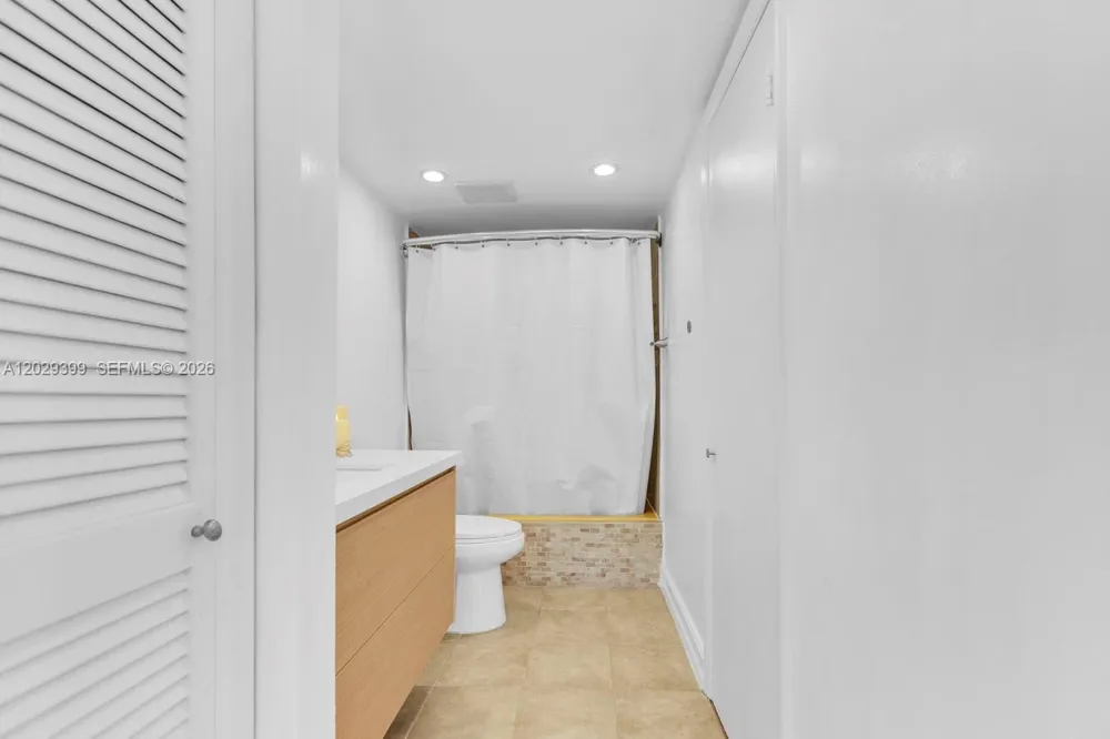 16518 NE 26th Ave #202 North Miami Beach, FL 33160