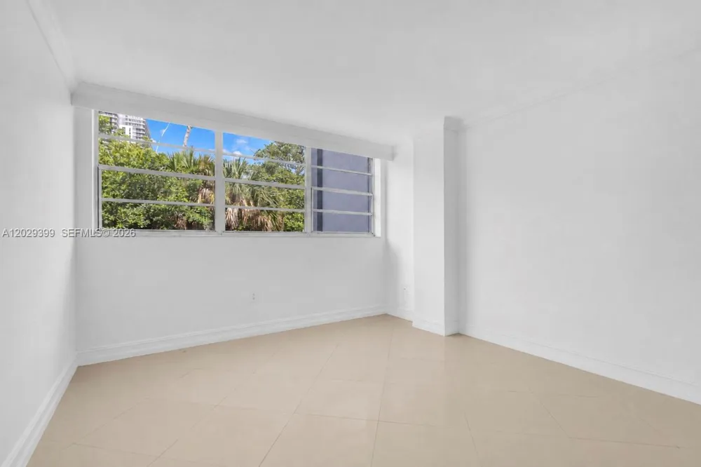 16518 NE 26th Ave #202 North Miami Beach, FL 33160
