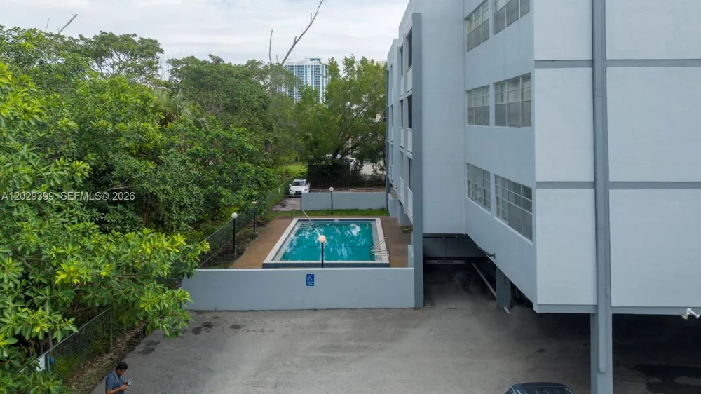 16518 NE 26th Ave #202 North Miami Beach, FL 33160