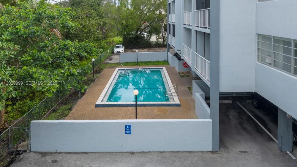 16518 NE 26th Ave #202 North Miami Beach, FL 33160