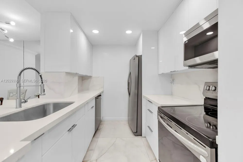 16518 NE 26th Ave #202 North Miami Beach, FL 33160