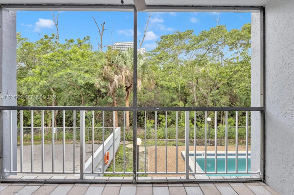 16518 NE 26th Ave #202 North Miami Beach, FL 33160