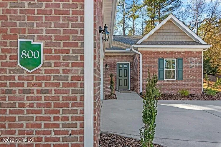 800 Lighthorse Circle Aberdeen, NC 28315