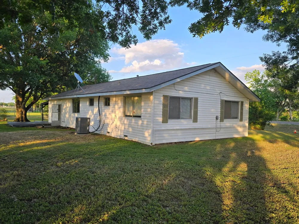 906 W Main Street Richland, TX 76681
