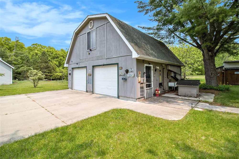 1754 Maggie Street Fountain, MI 49410
