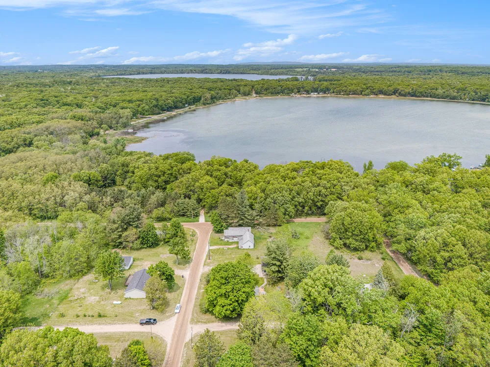 1754 Maggie Street Fountain, MI 49410
