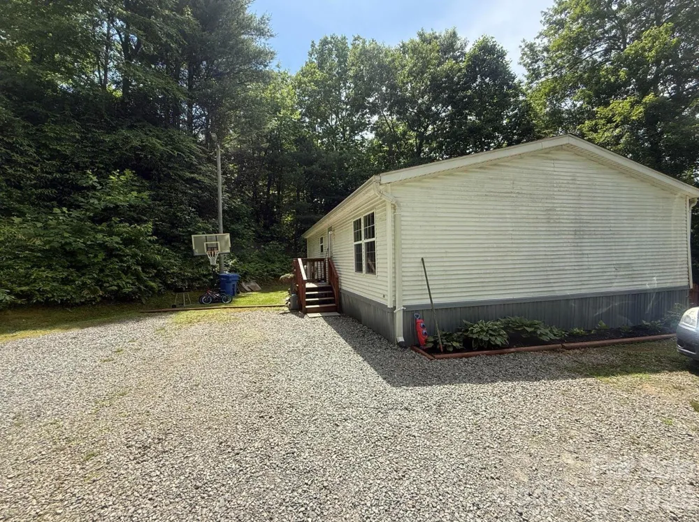 811 Turkey Pen Gap Road Horse Shoe, NC 28742