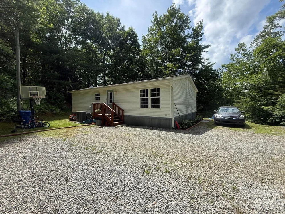 811 Turkey Pen Gap Road Horse Shoe, NC 28742