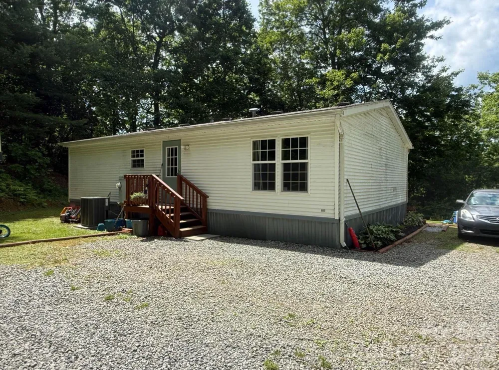 811 Turkey Pen Gap Road Horse Shoe, NC 28742