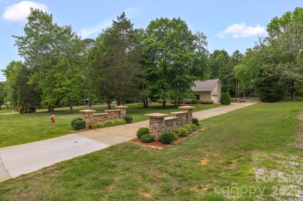 104 Willowbrook Drive Thomasville, NC 27360