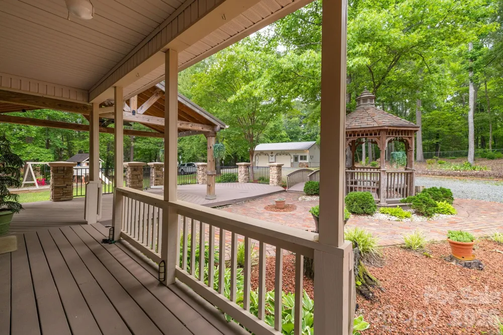 104 Willowbrook Drive Thomasville, NC 27360