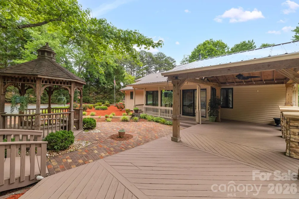 104 Willowbrook Drive Thomasville, NC 27360