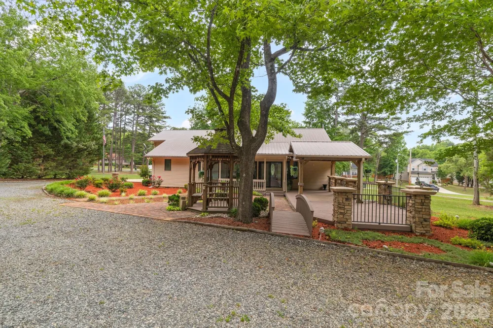 104 Willowbrook Drive Thomasville, NC 27360