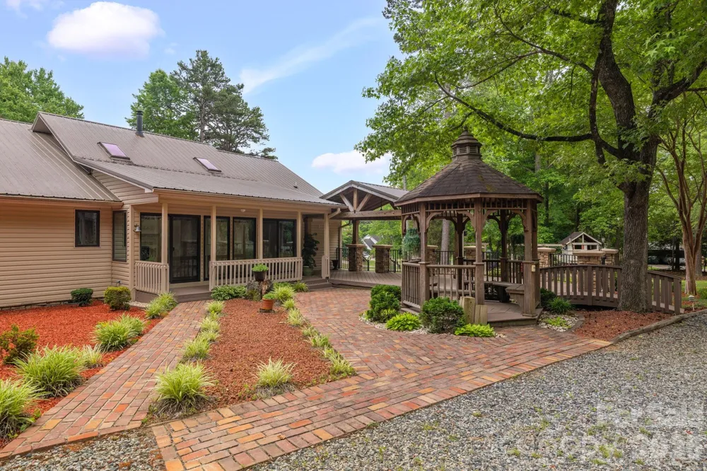 104 Willowbrook Drive Thomasville, NC 27360