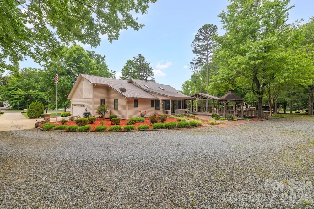 104 Willowbrook Drive Thomasville, NC 27360