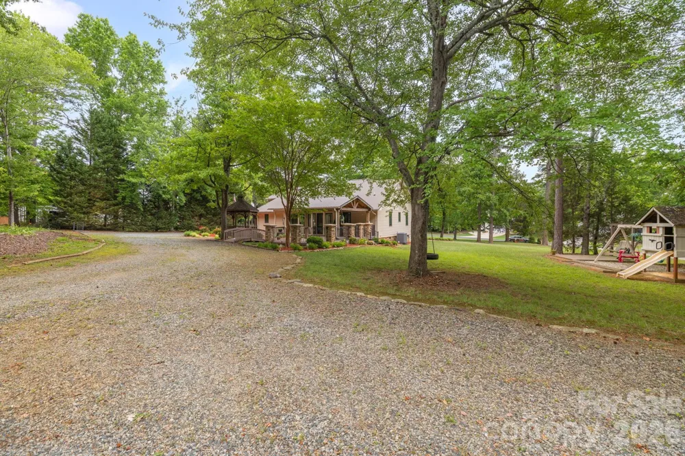 104 Willowbrook Drive Thomasville, NC 27360