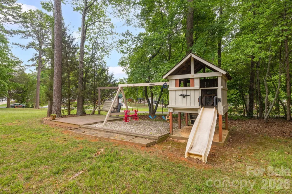 104 Willowbrook Drive Thomasville, NC 27360