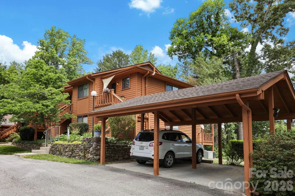 581 Courtwood Lane #4 Hendersonville, NC 28739