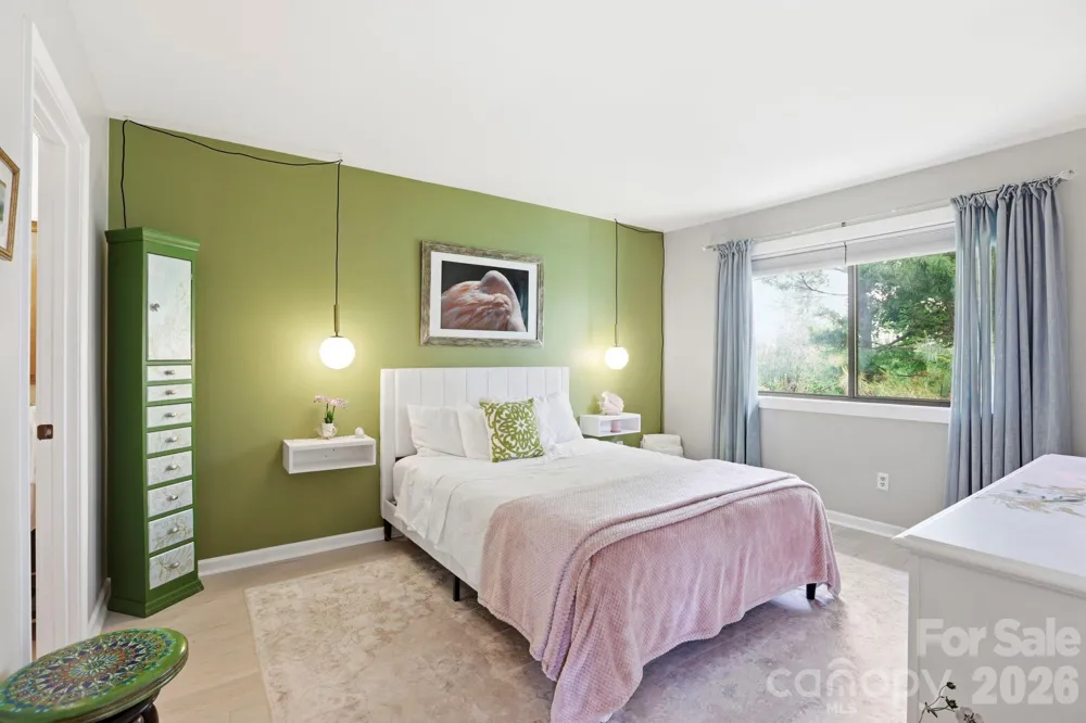 581 Courtwood Lane #4 Hendersonville, NC 28739