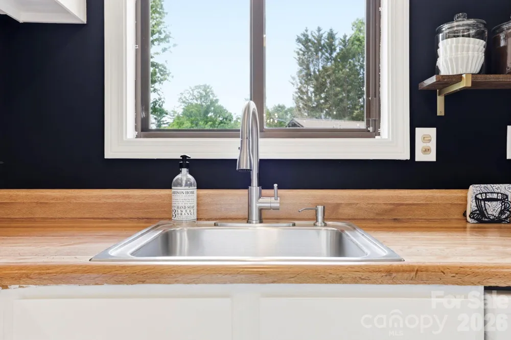 581 Courtwood Lane #4 Hendersonville, NC 28739