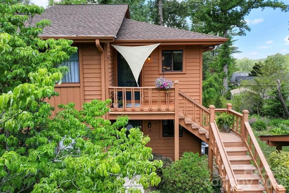 581 Courtwood Lane #4 Hendersonville, NC 28739