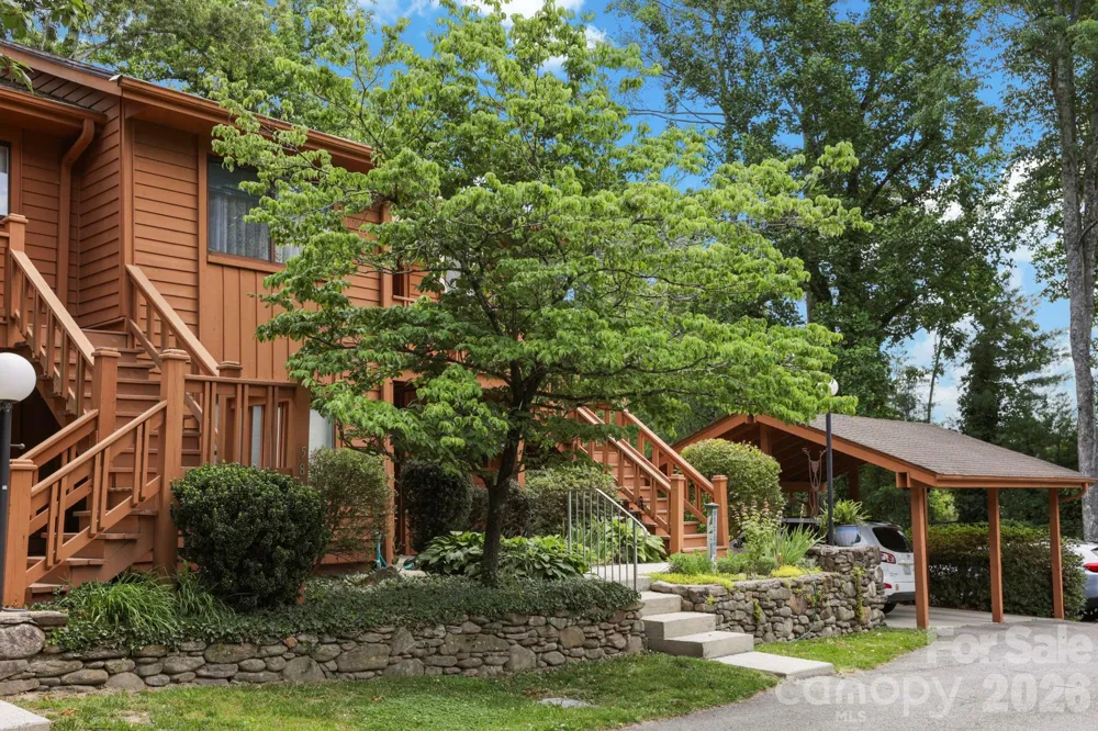 581 Courtwood Lane #4 Hendersonville, NC 28739