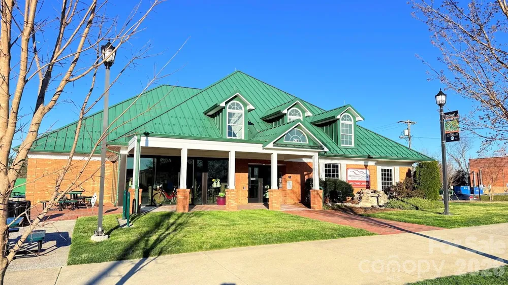 581 Courtwood Lane #4 Hendersonville, NC 28739