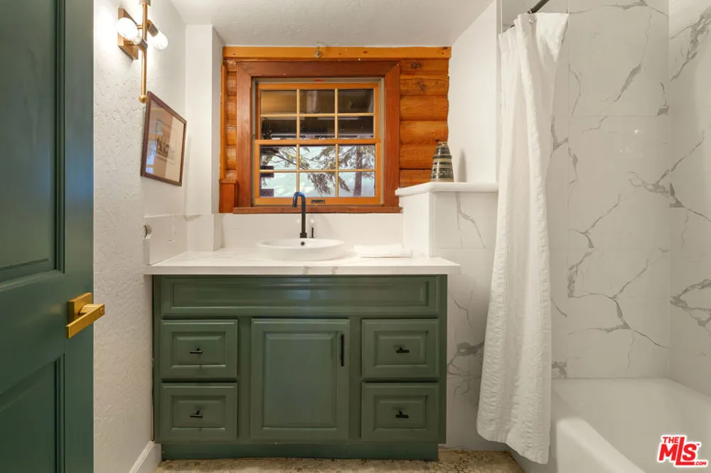 24015 Altdorf Drive Crestline, CA 92325