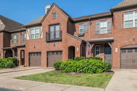 216 Bixby Private Ln