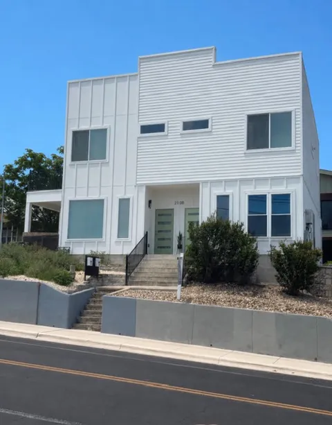 2108 Rosewood Avenue #B
