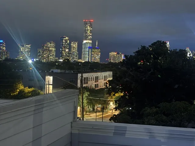 2108 Rosewood Avenue #B Austin, TX 78702