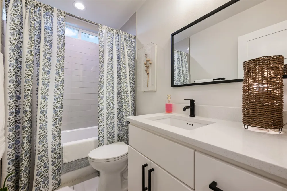 2108 Rosewood Avenue #B Austin, TX 78702