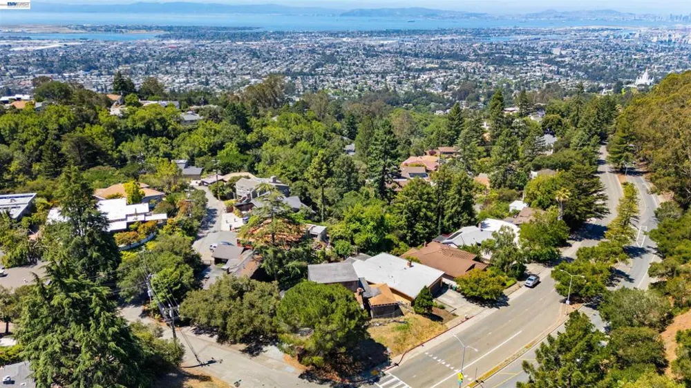 3551 Joaquin Miller Rd Oakland, CA 94602