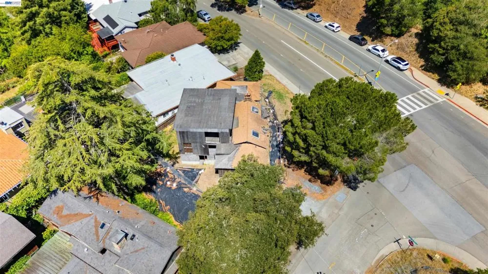 3551 Joaquin Miller Rd Oakland, CA 94602