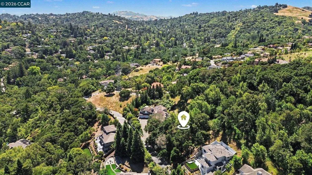 46 Oak Rd Orinda, CA 94563