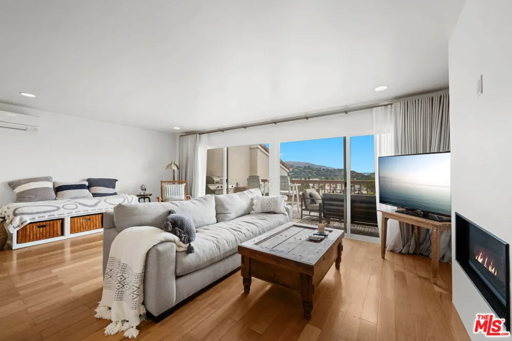 23908 De Ville Way #A Malibu, CA 90265