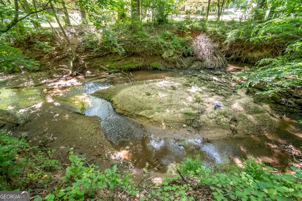 1051 Crooked Creek RD Watkinsville, GA 30677