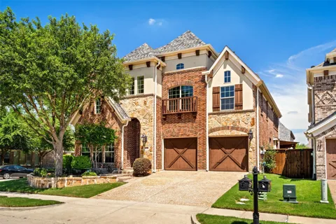 8255 Lindsay Gardens