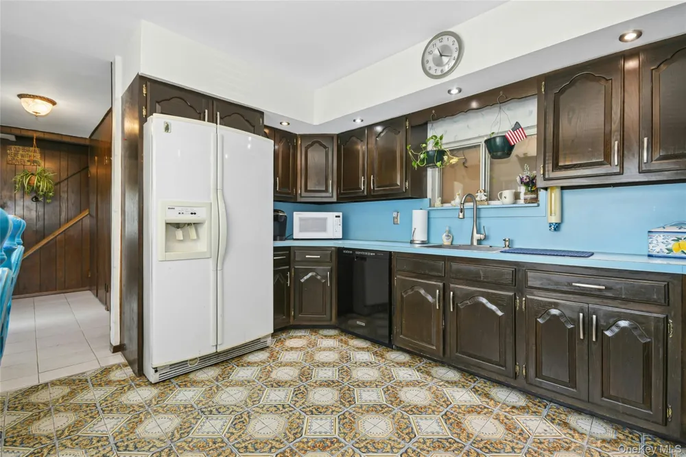16 Sycamore Lane Levittown, NY 11756