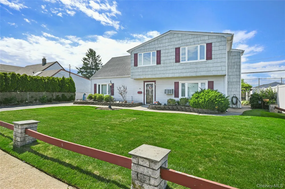 16 Sycamore Lane Levittown, NY 11756
