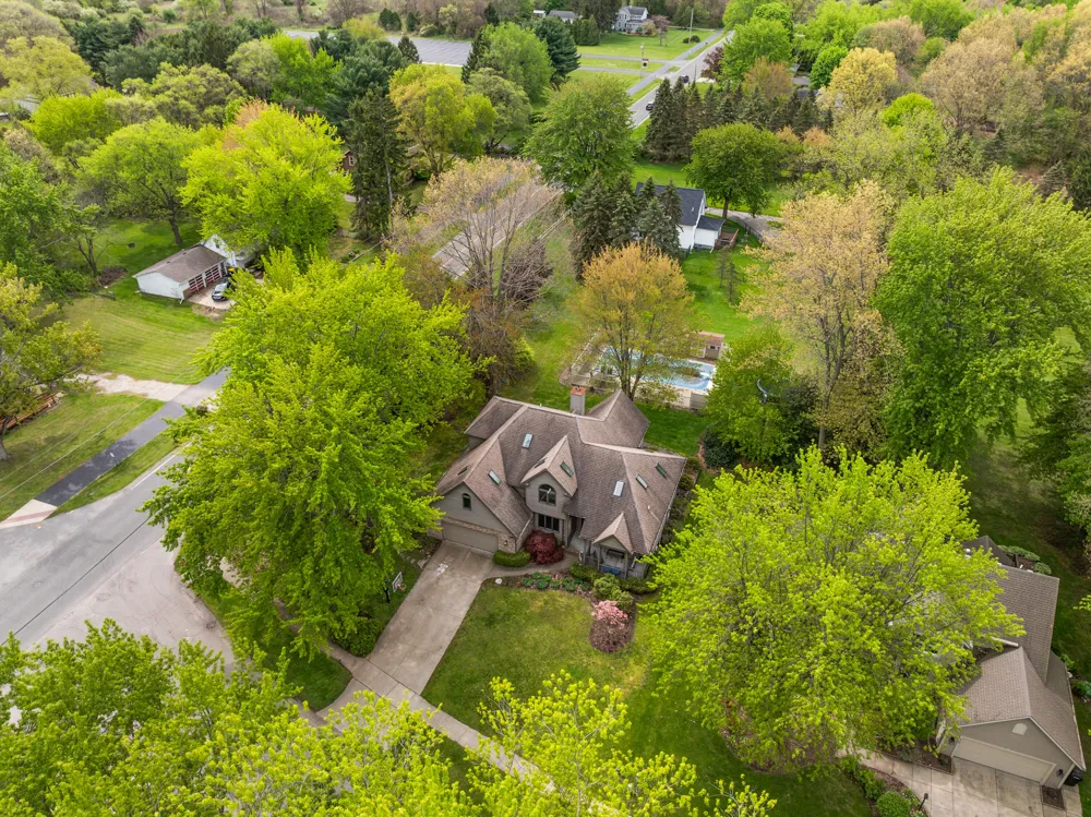 2110 Wooded Way Stevensville, MI 49127