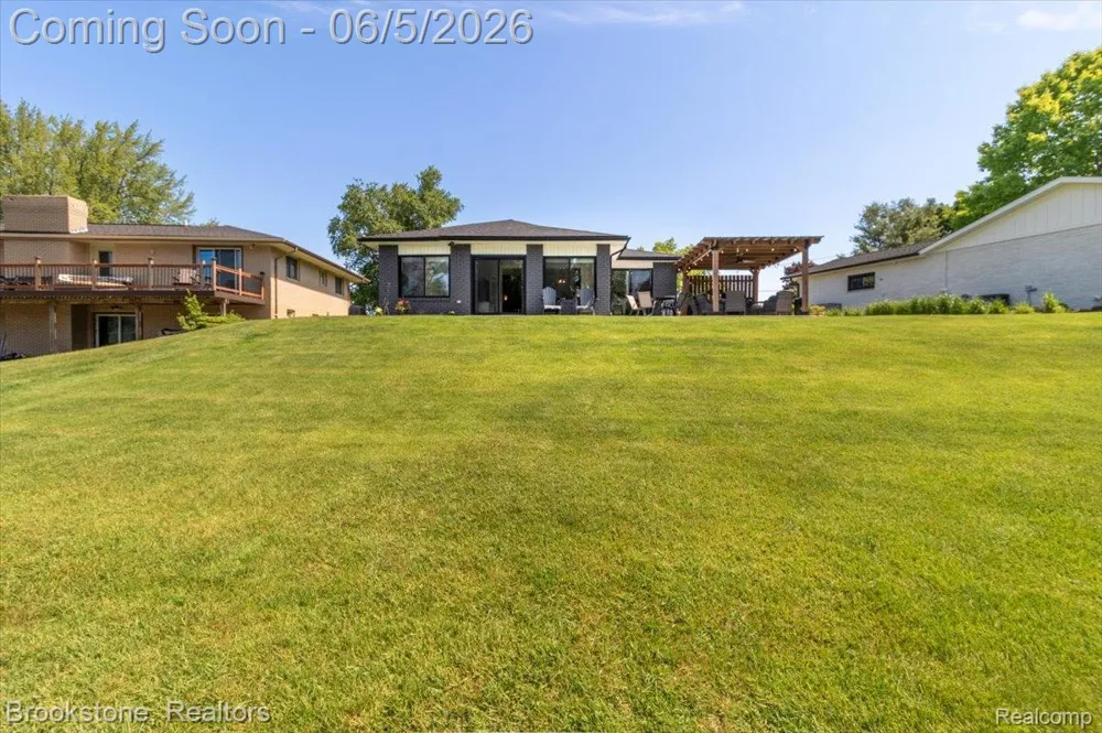 3378 Kingsway Drive Highland Charter Township, MI 48356