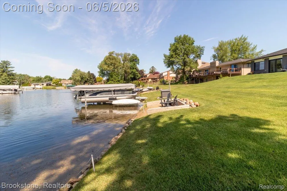 3378 Kingsway Drive Highland Charter Township, MI 48356
